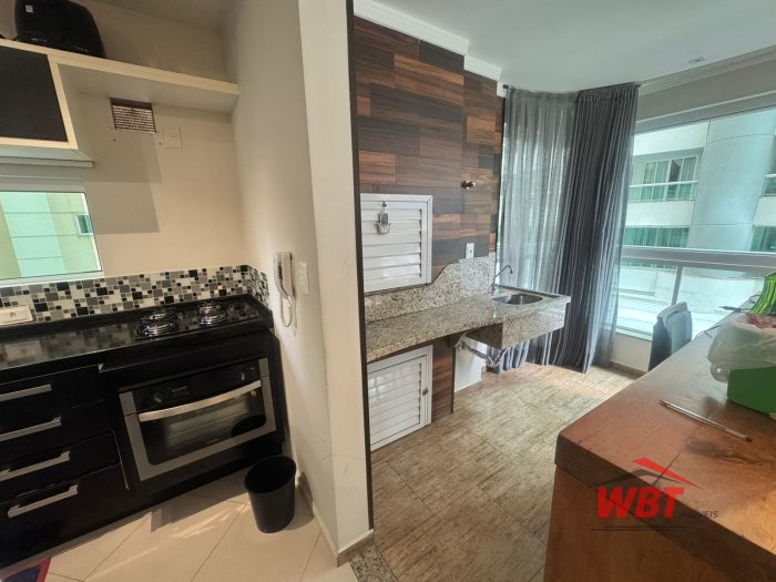 APTO EM MEIA PRAIA, MOBILIADO, COM 03 SUITES, 150M