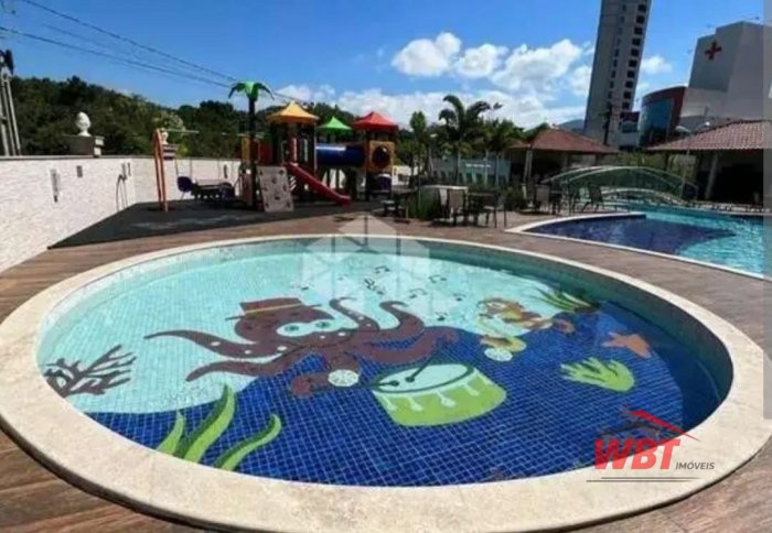 APTO EM MEIA PRAIA, FINAMENTE MOBILIADO, COM 02 DO