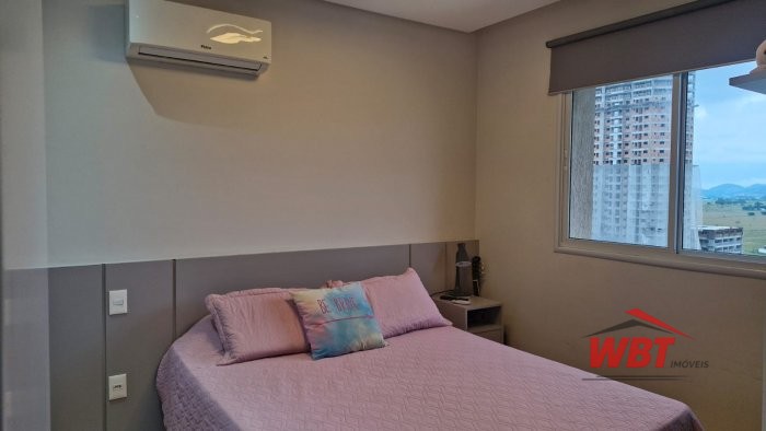 APTO EM MEIA PRAIA, FINAMENTE MOBILIADO, COM 02 DO