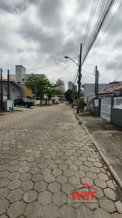 TERRENO, COM RUA CAL�ADA, MEDINDO 304m�!