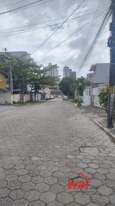 TERRENO, COM RUA CAL�ADA, MEDINDO 304m�!