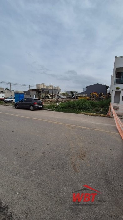 TERRENO DE ESQUINA MEDINDO 360m�, EM ITAPEMA