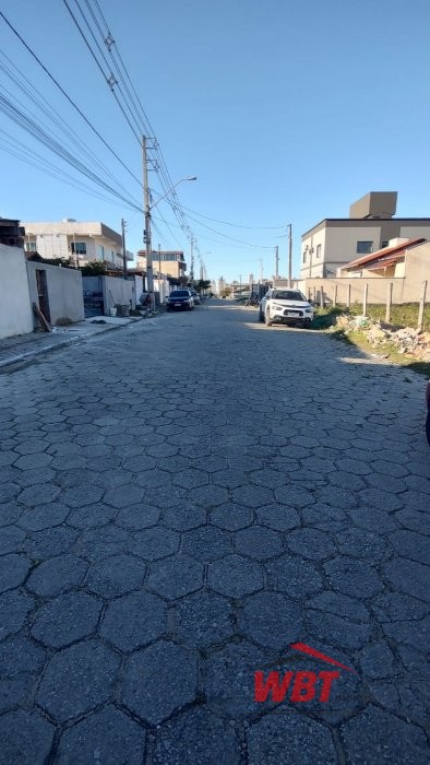 TERRENO DE ESQUINA MEDINDO 360m�, EM ITAPEMA