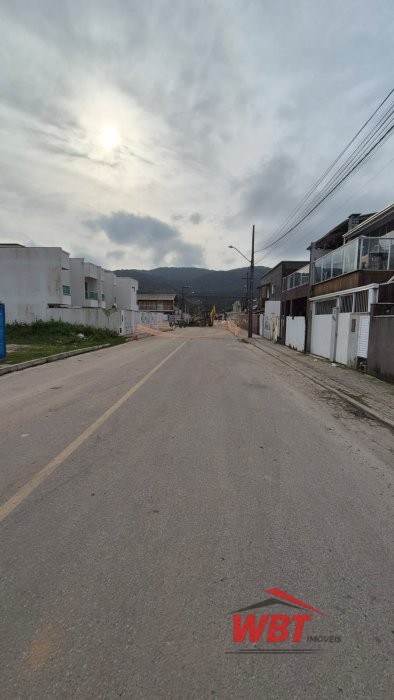 TERRENO DE ESQUINA MEDINDO 360m�, EM ITAPEMA