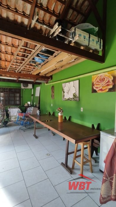 CASA COM 03 DORMIT�RIOS, MOBILIADA, CENTRO DO MORR