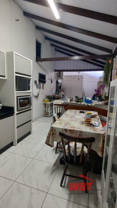 CASA COM 03 DORMIT�RIOS, MOBILIADA, CENTRO DO MORR