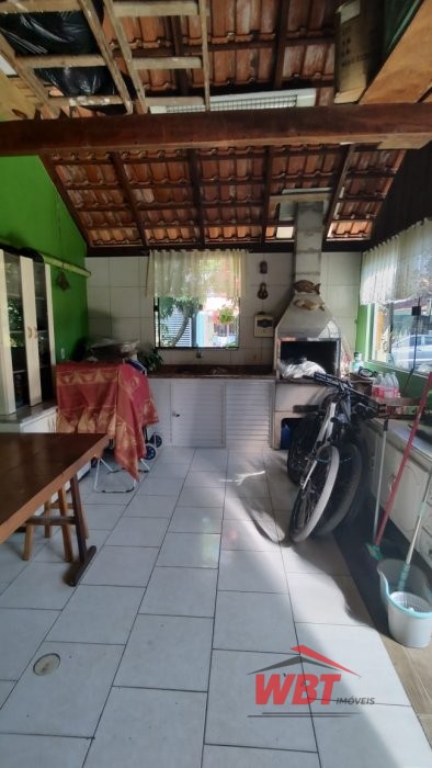 CASA COM 03 DORMIT�RIOS, MOBILIADA, CENTRO DO MORR