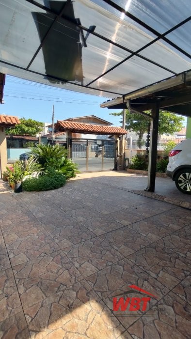 CASA COM 03 DORMIT�RIOS, MOBILIADA, CENTRO DO MORR