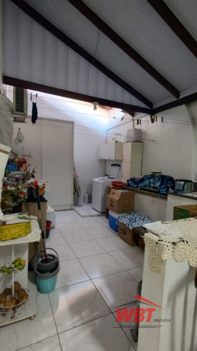 CASA COM 03 DORMIT�RIOS, MOBILIADA, CENTRO DO MORR