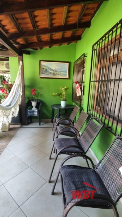 CASA COM 03 DORMIT�RIOS, MOBILIADA, CENTRO DO MORR