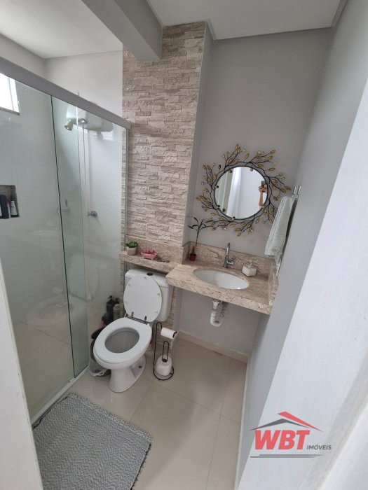 SOBRADO COM 04 SUITES, MOBILIADO, ACEITA FINANCIAM