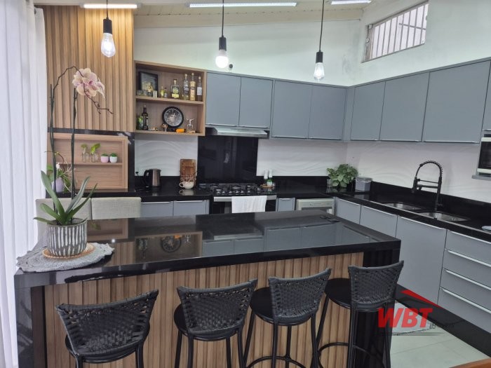 SOBRADO COM 04 SUITES, MOBILIADO, ACEITA FINANCIAM