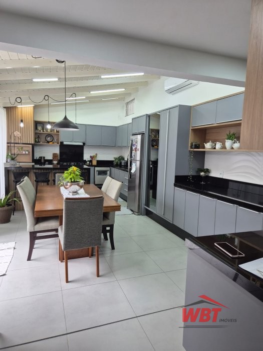 SOBRADO COM 04 SUITES, MOBILIADO, ACEITA FINANCIAM