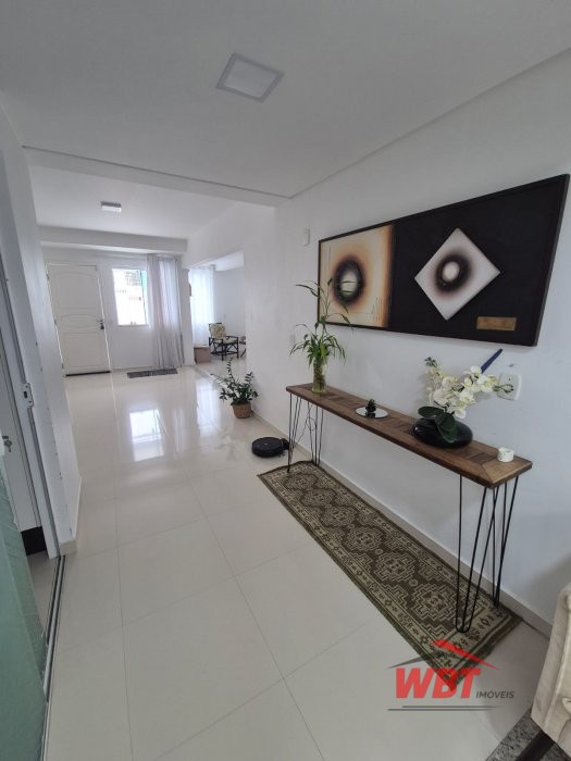 SOBRADO COM 04 SUITES, MOBILIADO, ACEITA FINANCIAM