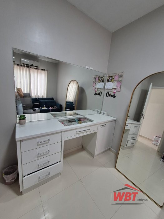 SOBRADO COM 04 SUITES, MOBILIADO, ACEITA FINANCIAM