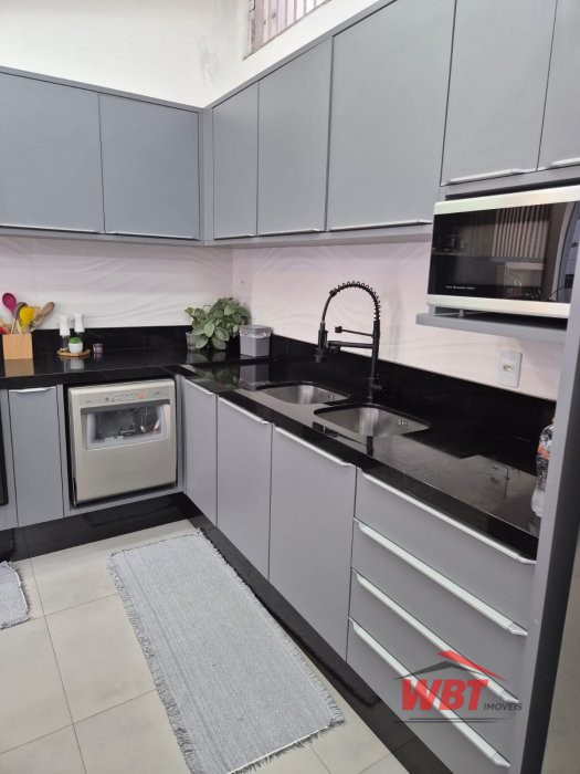 SOBRADO COM 04 SUITES, MOBILIADO, ACEITA FINANCIAM