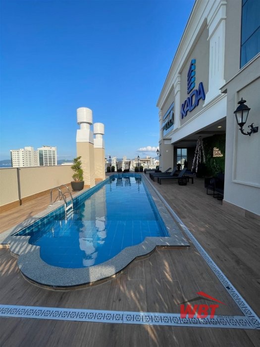 APTO, APROX. 350M DO MAR, COM 02 SUITES, MOBILIADO