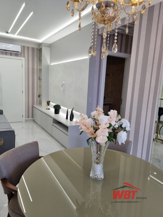 APTO, APROX. 350M DO MAR, COM 02 SUITES, MOBILIADO