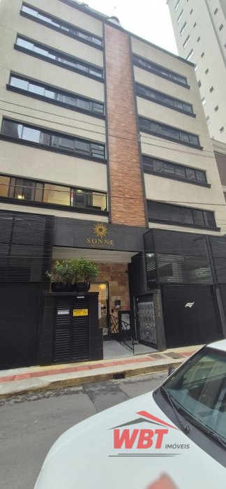 APTO COM 02 DORMS. APROX. 300M MAR, MOBILIADO!!!