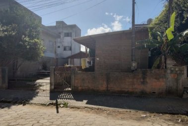 TERRENO COM 264m�, COM 02 CASAS EM ANEXO!!! 