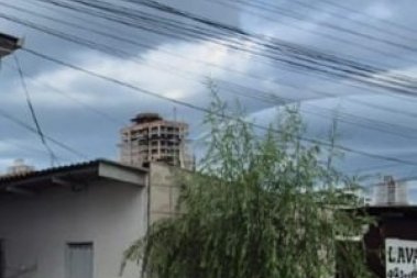 TERRENO COM SOBRADO DE 02 DORMS E 03 KITINETES!!!