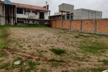 TERRENO COM RUA CAL�ADA, MEDINDO 303m�