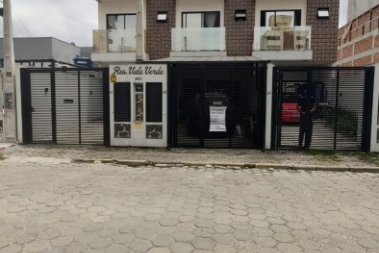 SOBRADO EM ITAPEMA, AREA CENTRAL, COM 03 DORMS.