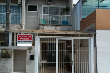 SOBRADO COM 02 SU�TES, AREA CENTRAL