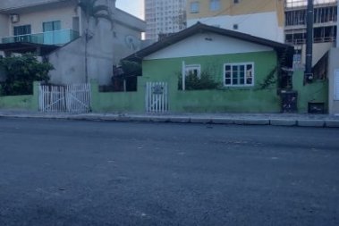 TERRENO EM ITAPEMA, MEDINDO 304.50m�, RUA ASFALTAD