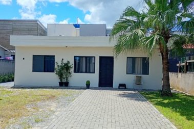 CASA EM ITAPEMA, COM 03 DORMIT�RIOS, AREA COMERCIA